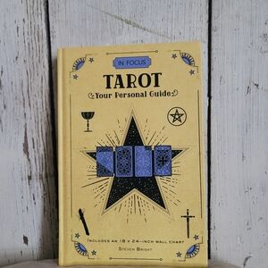 In Focus Tarot Guide‎ Book